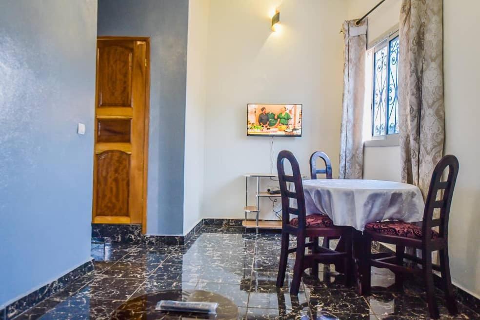 Appartements Neuf De Haut Standing Dm & Ng A Bafoussam Eksteriør bilde