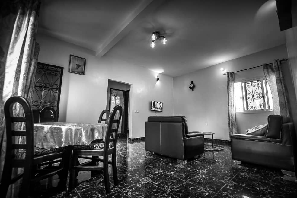 Appartements Neuf De Haut Standing Dm & Ng A Bafoussam Eksteriør bilde