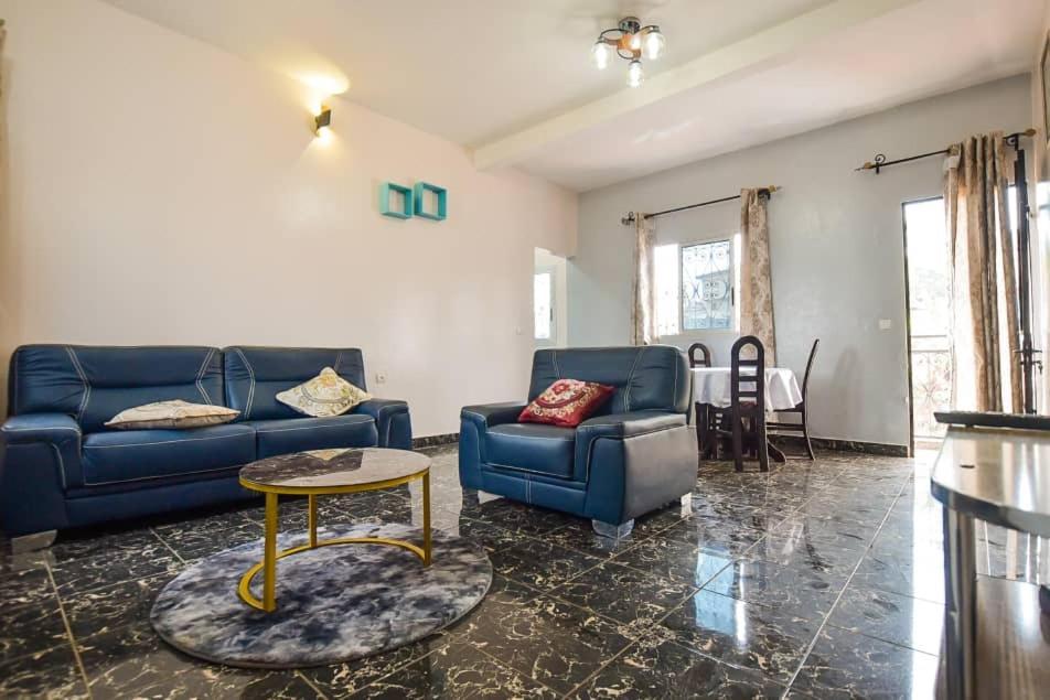 Appartements Neuf De Haut Standing Dm & Ng A Bafoussam Eksteriør bilde